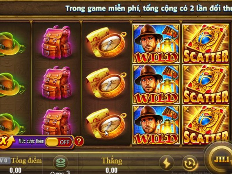 Màn hình game Nổ hũ với vòng quay thưởng và biểu tượng tiền thưởng
